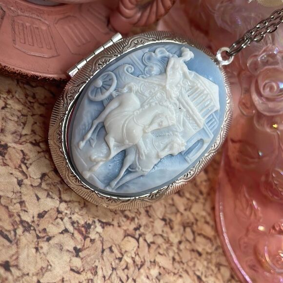 Victorian Valentine’s gift Renaissance Roman Chariot Locket Blue Necklace Viking - Picture 3 of 8